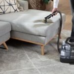BISSELL SpotClean Plus kilimų ir baldų plaunantis siurblys Kilimų ir baldų plaunantis siurblys. Būkite pasiruošę netikėtoms netvarkoms su BISSELL SpotClean Plus. Pašalinkite dėmes ir nešvarumus visur, kur tik jų randate, naudodami vandenį, BISSELL Pro Oxy valymo tirpalą ir specializuotus valymo įrankius su stipriu purškimu ir galingu siurbimu.