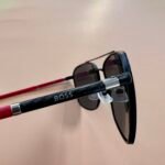 Akiniai nuo saulės BOSS su dėkliuku ir servetėle