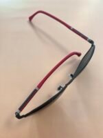 Akiniai nuo saulės BOSS su dėkliuku ir servetėle