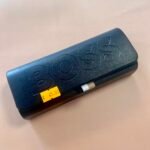 Akiniai nuo saulės BOSS su dėkliuku ir servetėle