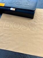 Akiniai nuo saulės BOSS su dėkliuku ir servetėle