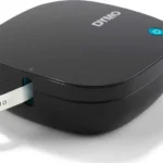 Nešiojamas DYMO® LetraTag® 200 Bluetooth etikečių spausdintuvas leidžia spausdinti įvairių tipų ir spalvų etiketes tiesiai iš savo išmaniojo telefono ar planšetinio kompiuterio. Lengvai susitvarkykite namus ir biurą naudodami intuityvią LetraTag® Connect mobiliąją programėlę. Automatinio Bluetooth ryšio dėka LetraTag® 200B yra paruoštas naudoti per kelias sekundes ir lengvai telpa į jūsų krepšį. Jis suderinamas su autentiškomis LetraTag® etiketėmis, kurių išorinė kasetė pagaminta iš 100% perdirbtos medžiagos (PIRKTI ATSKIRAI). Idealiai tinka įvairioms etikečių klijavimo reikmėms, įskaitant virtuvės, vonios kambario, vaikų kambario, bendrabučio kambario, namų biuro ir rankdarbių reikmenų organizavimą. Automatinis Bluetooth ryšys – kurkite etiketes per kelias sekundes tiesiai iš savo Apple arba Android išmaniojo telefono Kompaktiškas, lengvas ir maitinamas baterijomis (4 AA baterijos neįtrauktos), todėl jį lengva įsidėti į krepšį ir naudoti keliaujant Skirtas naudoti su originaliomis DYMO® LetraTag® etiketėmis įvairiomis spalvomis ir tipais Lengvai susitvarkykite namus, biurą ar bendrabučio kambarį naudodami pritaikomas etiketes su 5 šrifto dydžiais, 15 rėmelių stilių, daugiau nei 100 simbolių ir galimybes pabraukti, sukurti kelias teksto eilutes arba įterpti datą LetraTag® Connect programėlė supaprastina etikečių kūrimą 42% lengvesnis, palyginti su vidutiniu LetraTag 100T ir 100H svoriu Automatinio išsijungimo funkcija taupo energiją PAKUOTĖJE NĖRA SPAUSDINIMO JUOSTOS.
