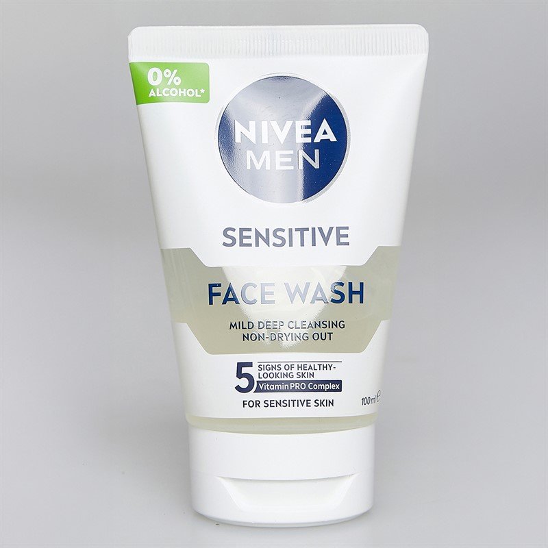 n530050_3_cloudzoom - Radau Viska NIVEA MEN Sensitive Face Wash tube for mild cleansing and sensitive skin, 0% alcohol label visible on top left.