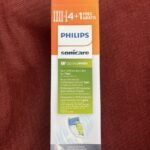 Packaging for Philips Sonicare replacement toothbrush heads, advertising a 4+1 free offer.
