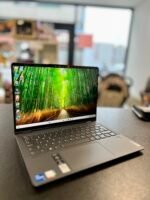 CPU: Intel i5-1235U 1.3GHz RAM: 16GB Storage: 512GB SSD „Lenovo IdeaPad Flex 5 14IAU7“ tinka mokslams, darbui ir kasdieniam naudojimui: dokumentams, naršymui, vaizdo skambučiams, filmams ir lengvam nuotraukų redagavimui. 360 lankstomas, jutiklinis ekranas leidžia jį naudoti kaip planšetę. Būklė: puiki.